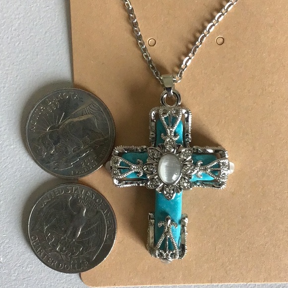 Beautiful Cathedral Cross - Picture 3 of 3